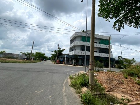 Tôi có lô góc 2 MT 168m2 đường lớn sổ sẵn cần bán