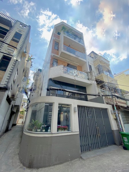 Bán gấp nhà chính chủ Trần Bình Trọng, Q5, 18 tỷ có thương lượng. LH 0935676698