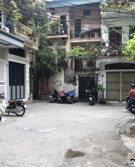 Bán nhà ở Hoàng Hoa Thám, nhà mới đẹp, đến ở ngay, dt 36m2, giá 4.1 tỷ