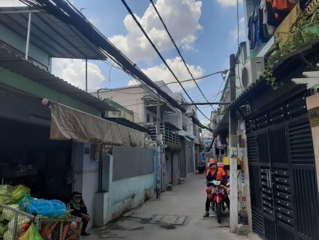 Bán nhà nguyên căn đường Huỳnh Tấn Phát, Quận 7, giá rẻ 2 lầu đúc kiên cố