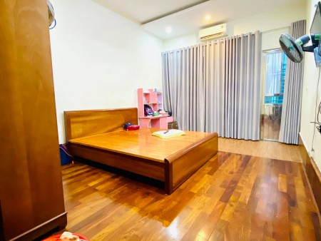 Bán Nhà Hào Nam diện tích 34m2 4 tầng giá bán 2,95 tỷ, LH 0989537586