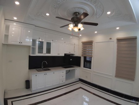 6 Bán nhà Sài Đồng, nhà mới, ô tô đỗ sát nách, ngõ thông.Nhỉnh 3 tỷ, 34M2 x 6T, MT 4,5M.