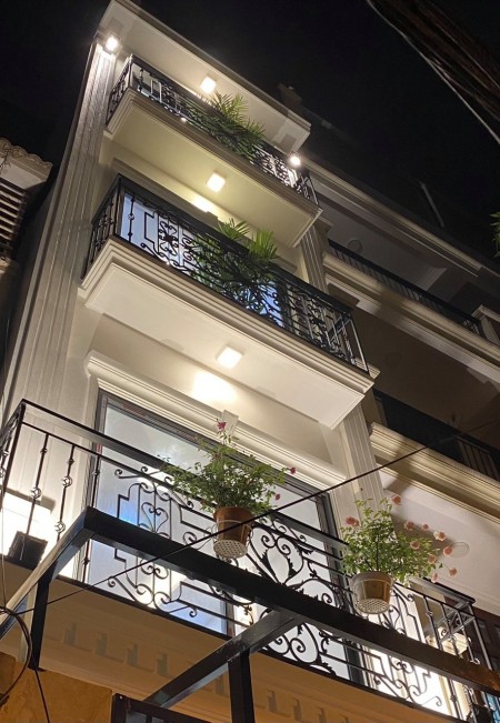 Cần tiền đầu tư bán gấp nhà xây mới 4 tầng tại xuân phương, vị trí cực đẹp gần đường 70, giá rẻ.