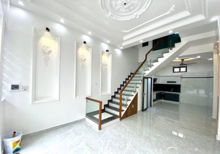 Bán siêu phẩm Trần Duy hưng, dt 65m2, 6 phòng ngủ, mt 4.2m, cách phố 20m, giá 7.2 tỷ