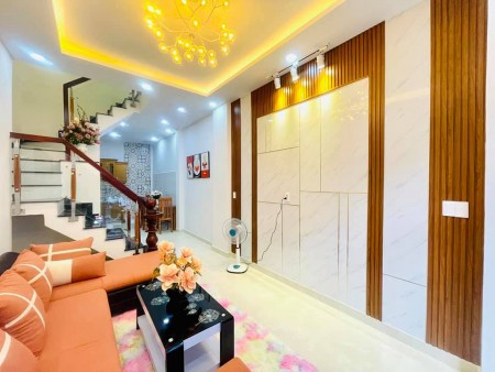 Bán nhà gần công viên làng hoa, dt 33m2, 3 lầu giá 3 tỉ xxx, thương lượng