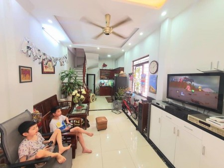 Bán gấp nhà Giáp Bát! Lô góc, gần phố, ba gác đua, nhà đẹp 43m2 nhỉnh 4 tỷ