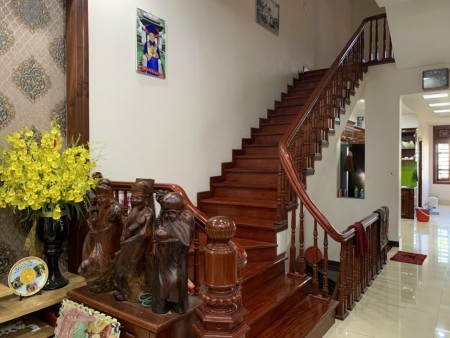 Bán nhà khu trung tâm Hải Tân, TP HD, 183.4m2, 4 tầng, mt 7m, tầng hầm, KD sầm uất