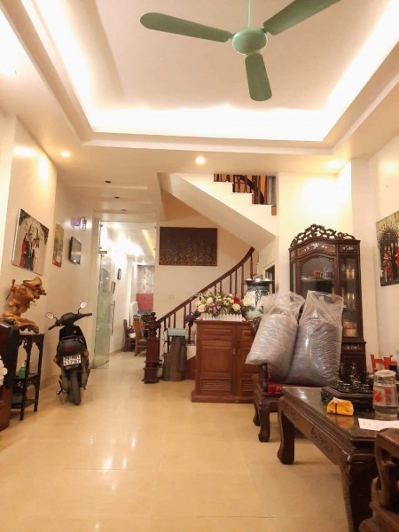 Âu Cơ, 78mX4.5mMT, Ngay chợ Tứ Liên. Kinh Doanh Sầm uất. Giá 7.8 tỷ.