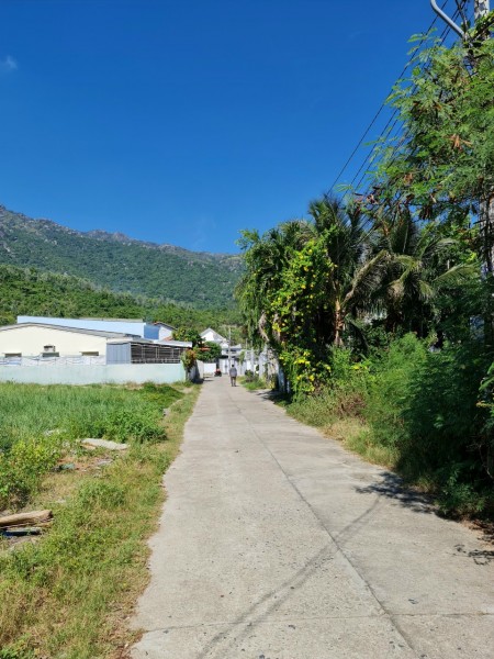 Bán đất siêu đẹp ngang 21m thôn Đắc Lộc, thành phố Nha Trang liên hệ 0906704785