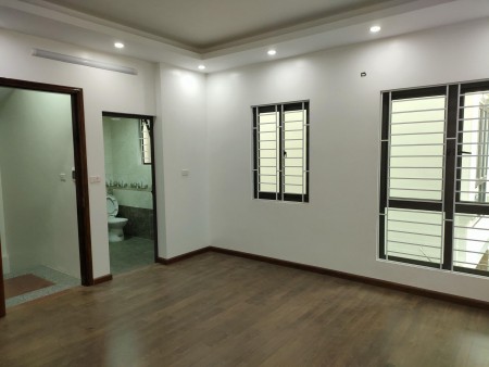 Mặt phố Văn Chương, 2 mặt tiền, ô tô đỗ cửa, kinh doanh, DT 50m, giá 5 tỷ.
