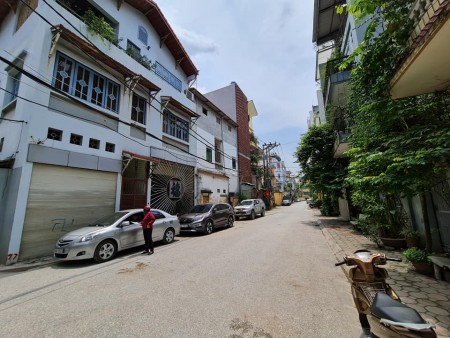 Phân lô Nguyễn Sơn Hoàng Minh Đạo ở ngay thoáng trước sau. DT 49m2, 4 tầng, mt 3,3m giá 4,5 tỷ