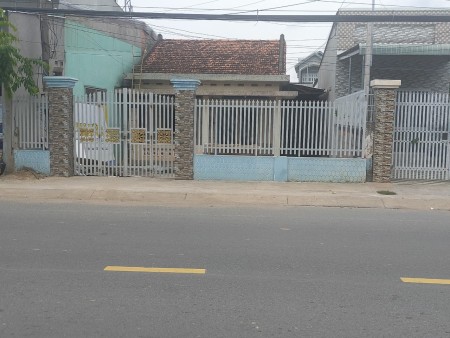 Bán gấp căn nhà mặt tiền kinh doanh thị trấn Hậu Nghĩa huyện Đức Hoà