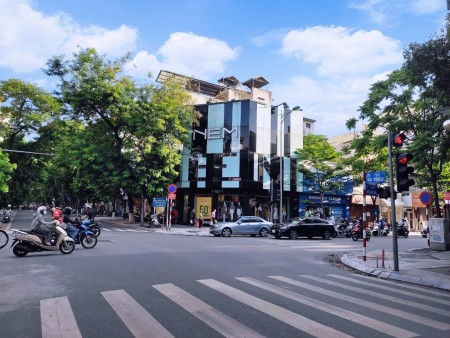 Mặt Phố Bà Triệu 7 tầng thang máy vị trí đắc địa kinh doanh sầm uất dòng tiền 1.4 tỷ/năm