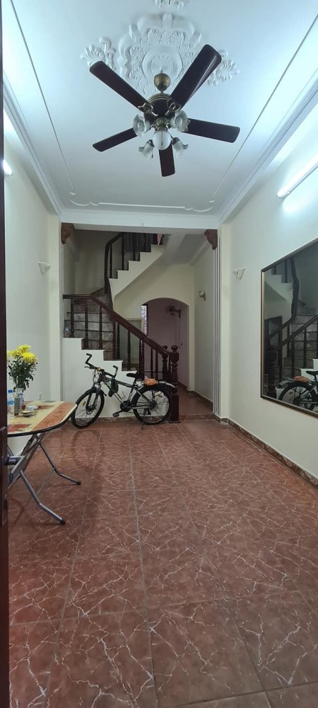 Nhà đẹp Lạc Long Quân, dt 32m2, ô tô đổ cửa, 2 mặt thoáng trước sau, giá 3.95 tỷ