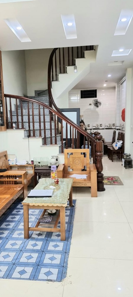 Bán nhà nguyên căn Tây Hồ Lạc Long Quân ô tô vào nhà giá 5.6 tỷ phân lô