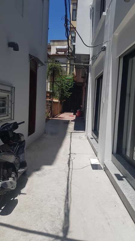 Bán nhà Võ Chí Công, nhà mới đẹp, 34m2 x 5 tầng, gần phố, nhỉnh 3 tỷ