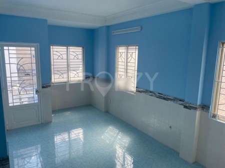 Nhà đường Cách Mạng Tháng 8, Quận 3, diện tích 3.2x10m, 5pn, 15tr giảm 12tr