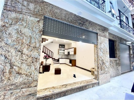 Cực phẩm Hoàng Quốc Việt 5 tâng, dt 65m2, 5 ngủ ngõ thông thoáng, giá chỉ 7.2 tỷ