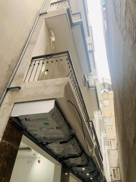 Bán nhà nguyên căn mới Trần Thái Tông, dt 35m2, 5 tầng, giá chỉ 4.7 tỷ