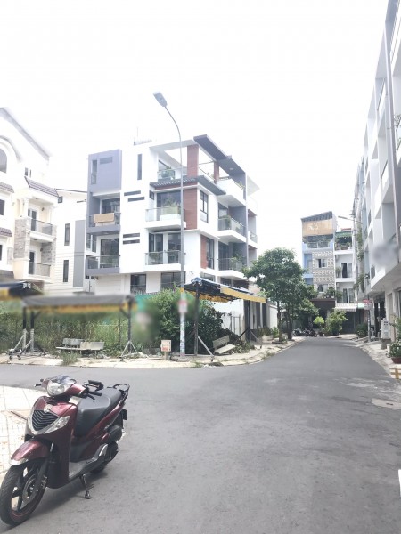 Nhà 76.5m2, mới xây dựng, 3 tầng, 4PN, 6WC, ngay MT đường Nội Bộ Bông Sao P5 Q8