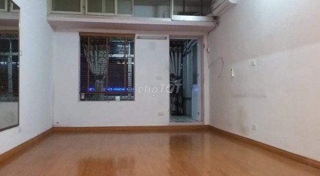 Cho thuê nhà tầng 3 tập thể Phương Mai, Đống Đa, Hà Nội, giá cho thuê 4.2 triệu/tháng