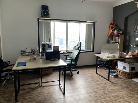 Cho thuê văn phong tại 53m2, rộng rãi, bao thoáng, có ban công, thoáng mát