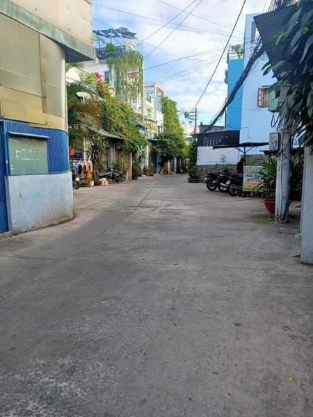 Bán gấp nhà HXH gần mặt tiền Phú Thọ Hoà Tân Phú 35m2 ( 3.5x10m ) 3tỷ9TL