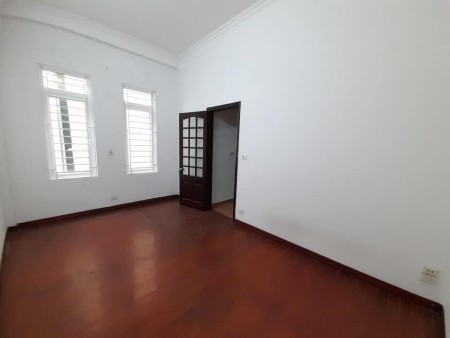 Bán nhà Tây hồ, ngõ ba gác lô góc 3 mặt thoáng, dt 52m2, 5 tầng, giá 6.3 tỷ, lhcc