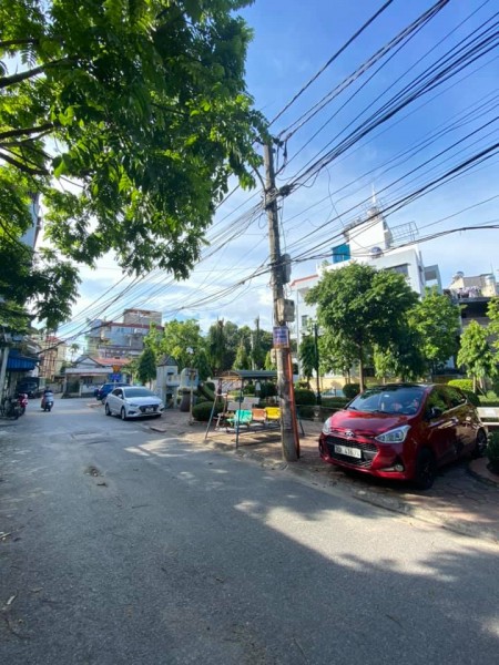Bán đảo Linh Đàm ô tô 4 chỗ vào nhà ngõ nông, thông, rộng, lh 0917535239