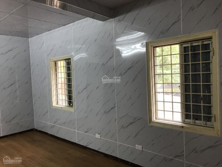 Chính chủ bán căn hộ chung cư số 213, tầng 2, C18 , Nguyên Hồng, Thành Công giá 2,2 tỷ