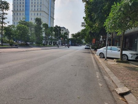 Bán nhà phố Hoàng Như Tiếp vị trí đẹp lô góc ô tô đỗ nhà siêu đẹp, 4 tầng