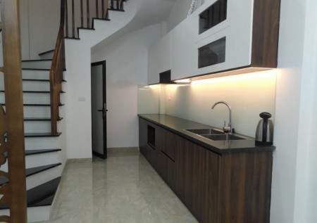 Bán nhà Hoàng Mai, 32m2 x 5 tầng, 3 ngủ, ngõ thông, ô tô qua nhà, nhỉnh 3 tỷ, lh 0946229997