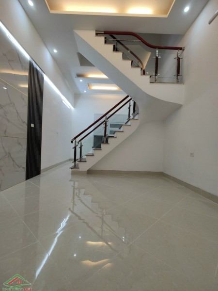 Bán gấp nhà đường láng. Diện tích 38m2, 5 tầng, mặt tiền 4.5m. Giá nhỉnh 3.3 tỷ