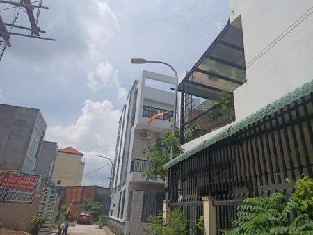Nhà 1 trệt 2 lầu Hoá An, lô góc 2 mặt tiền, gần công ty Pouchen, SHR thổ cư, đường xe hơi quay đầu