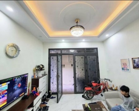 Bán nhà Khương Đình, ngõ rộng tặng nội thất, đường ô tô tránh, giá 4.1 tỷ