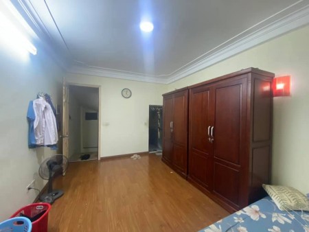 Bán nhà Hào Nam đất vàng Đống Đa đẳng cấp giàu sang dt 40m2 5 tầng, giá 4.8 tỷ