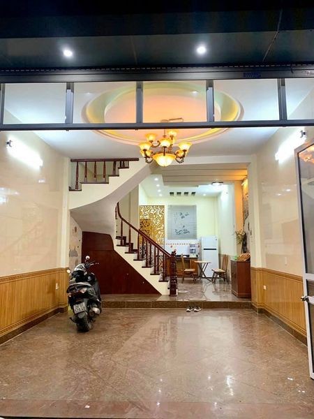 Lô Góc nhà đẹp ở ngay, ngõ thông thoáng, giá chào 2.xx tỷ, đúc 4 tầng, lhcc