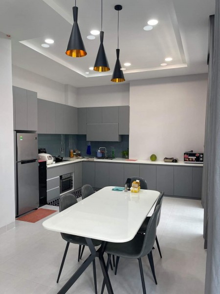 Bán nhà sất mt Phạm Huy Thông, dt 85m2, (5x17), 3 tầng, giá 9.4 tỷ