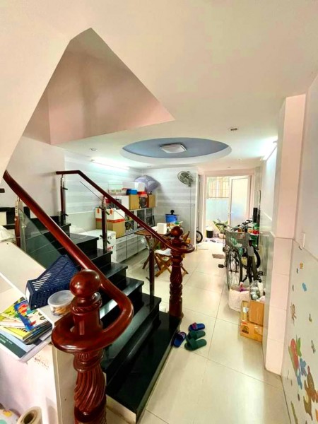 Bán nhà đường D1, phường 25, Quận Bình Thạnh, 5 Tầng, dt 64m2, giá 11 tỷ