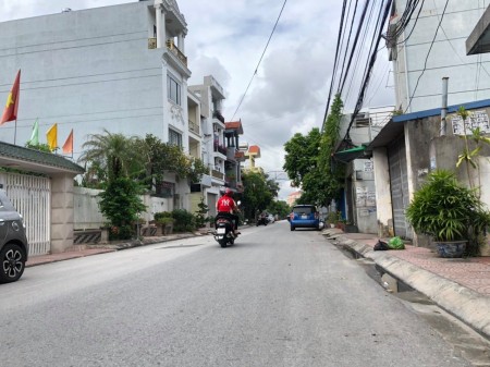 Bán lô đất 71.3m2, lô góc bìa đỏ chính chủ, đường rộng 10m, giá 2.85 tỷ