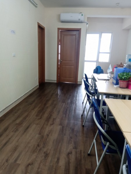 Cho thuê Chung cư C14 Tố Hữu 2 phòng ngủ 70m2 chỉ có nóng lạnh + kệ bếp 7 triệu/th. LH 0377983070