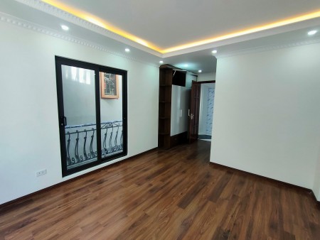Bán nhà Kim Giang, diện tích 44m2, 6 tầng giá bán 5.5 tỷ, lh 0973377985