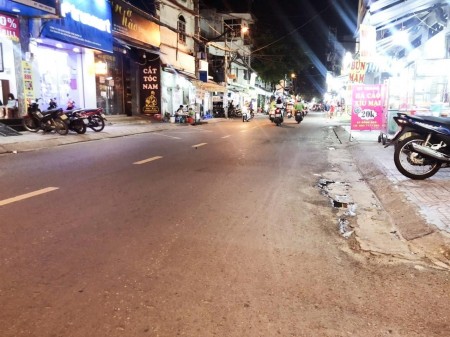 Bán nhà 3 tầng mới, hẻm ba gác thẳng đẹp, đường Đồng Đen, Tân Bình, giá chỉ 4.3 tỷ