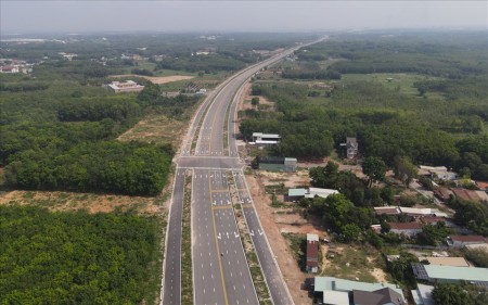 Bán đất Thị xã Bến Cát, sổ sẵn, gần khu công nghiệp, diện tích 330m2, giá 825 triệu
