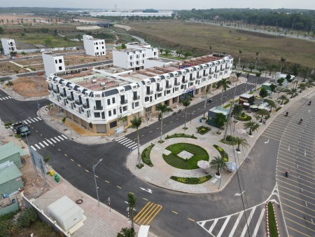 Bán Nhà mặt tiền Shop House vị trí đắc địa, tiện ích đầy đủ