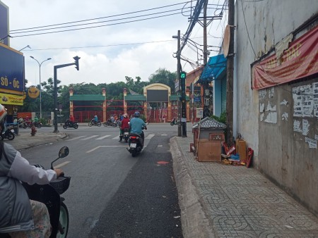 Nhà bán đường Khuôn Việt, Phú Trung, Quận Tân Phú, dt 30m2 3 tầng(3.3 x 9) giá rẻ