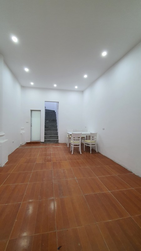 Bán nhà mặt phố Triều Khúc, Thanh Xuân, 33m2, KD sầm uất ngày đêm, chỉ 4.3 tỷ. Lh 0976385716