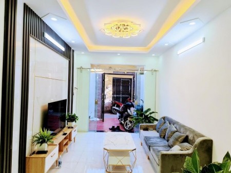 Đường Nguyễn Văn Đậu ,Quận Bình Thạnh ,Giá rẻ,3 lầu nở hậu, 3 PN.
