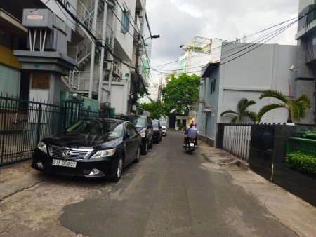 Đất Hẻm 2 xe hơi tránh nhau Cô Giang Phú Nhuận diện tích 4,2mx25m