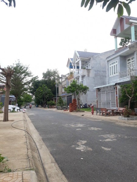 Bán lô đất rất đẹp ngay Song Ngữ Lạc Hồng, 100% thổ cư, thuân tiện kinh doanh hay làm spa